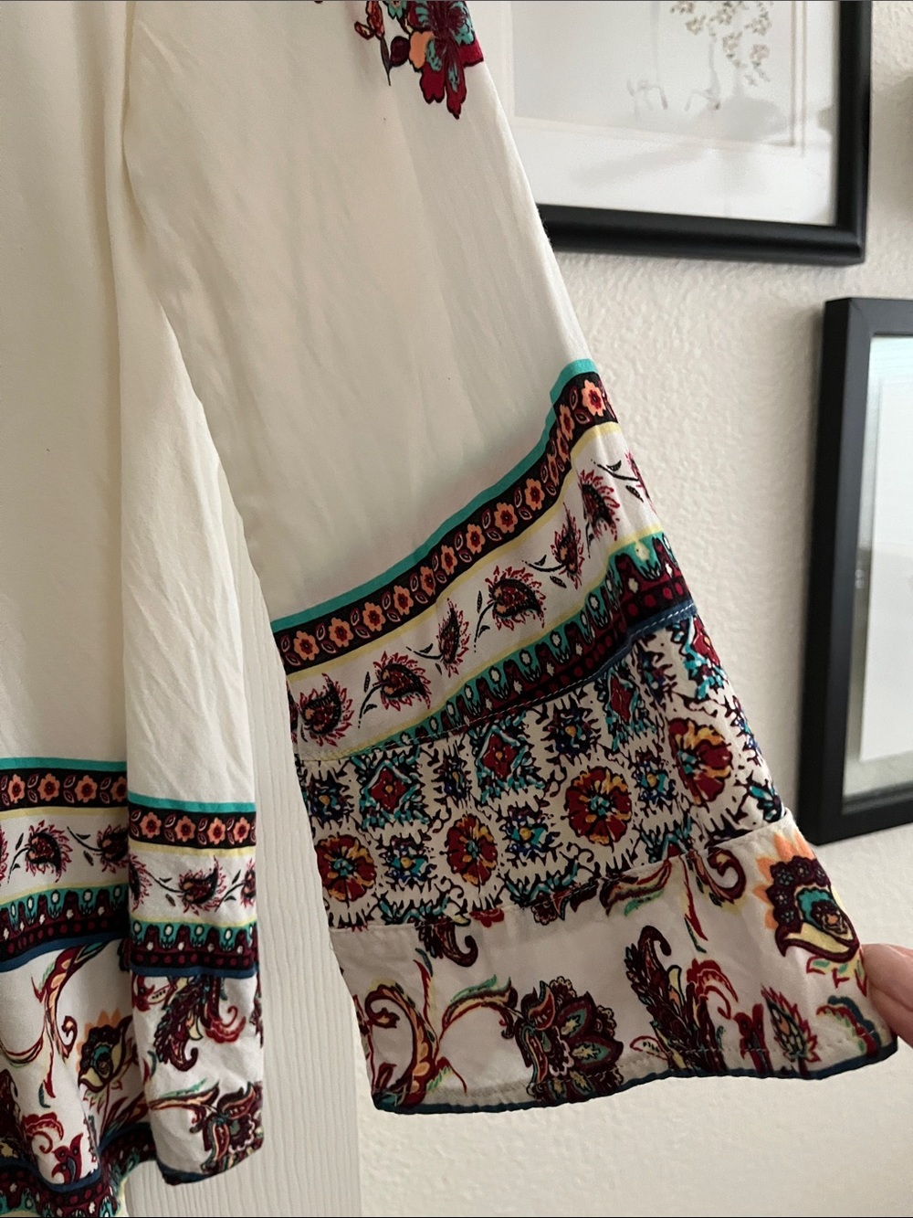 fig and flower White Tunic with Teal & Burgundy Floral Embroidery - Picture 4 of 5
